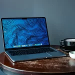 اپل در حال ساخت یک مک‌بوک ارزان‌قیمت با تراشه آیفون است