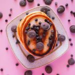 پنکیک گلابی و شکلات؛ صبحانه‌ای خوش‌عطر برای بچه‌مدرسه‌ای‌ها