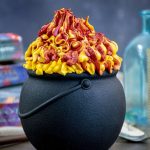 کیک دیگچه‌ای ترولی هاگوارتز؛ دسر جادویی دنیای هری پاتر