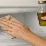 مقابله با ایجاد برفک یخچال با روغن زیتون؛ ترفندی خانگی