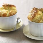 طرز تهیه سوفله پنیر و تره فرنگی؛ پیش‌ غذای شیک فرانسوی در ۴۰ دقیقه