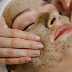 ۵ ماسک گیاهی برای کاهش اثرات آلودگی هوا روی پوست