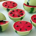 طرز تهیه شکلات هندوانه‌ای ویژه پذیرایی در شب یلدا